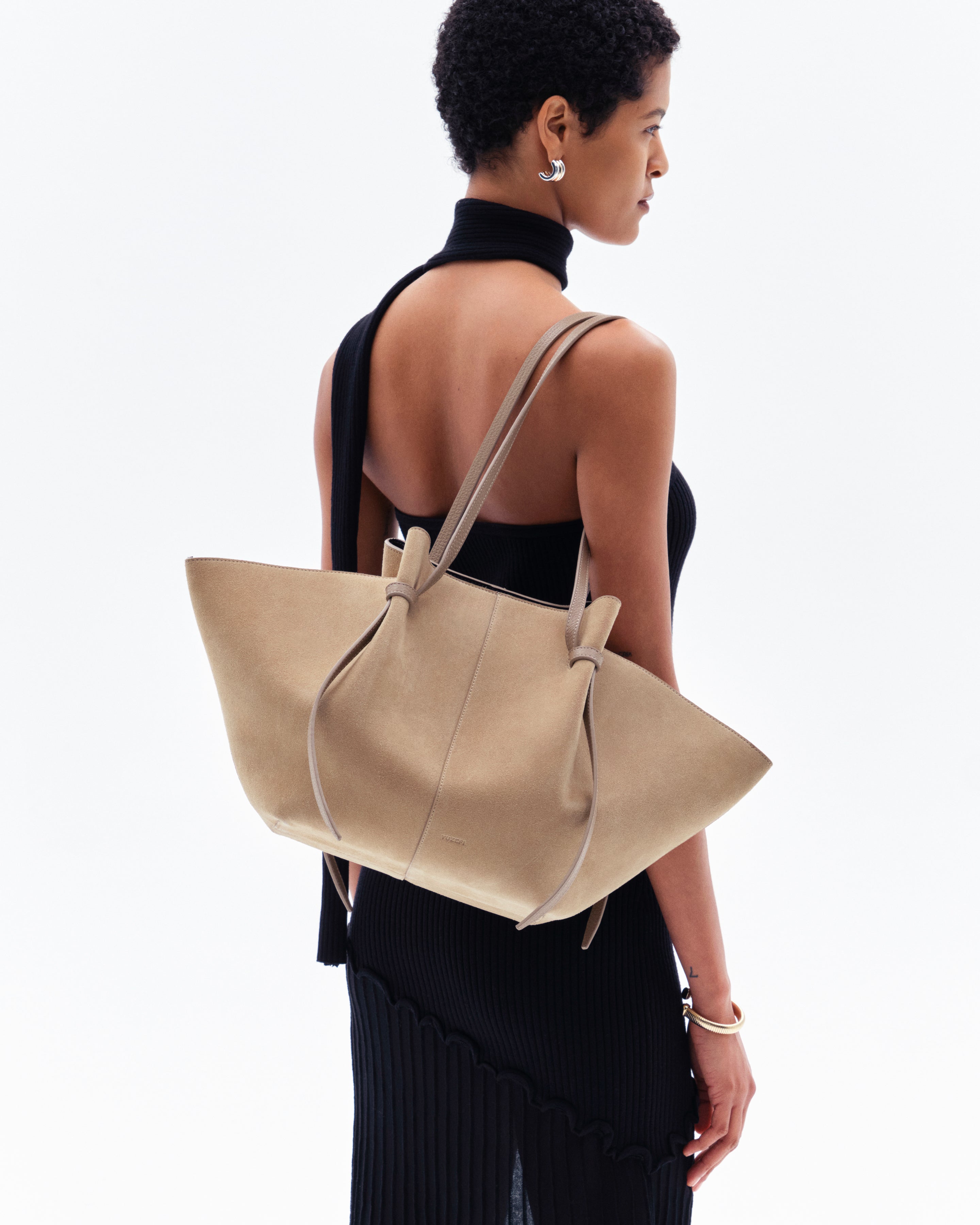LARGE MOCHI - SAND SUEDE