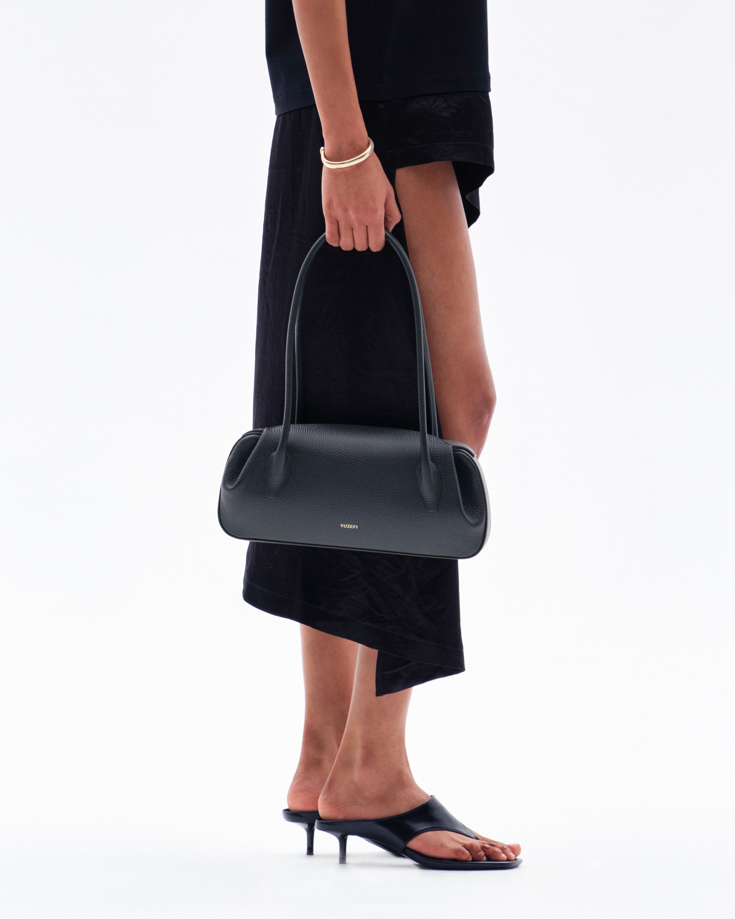 OYSTER SHOULDER BAG - BLACK PEBBLE GRAINED LEATHER