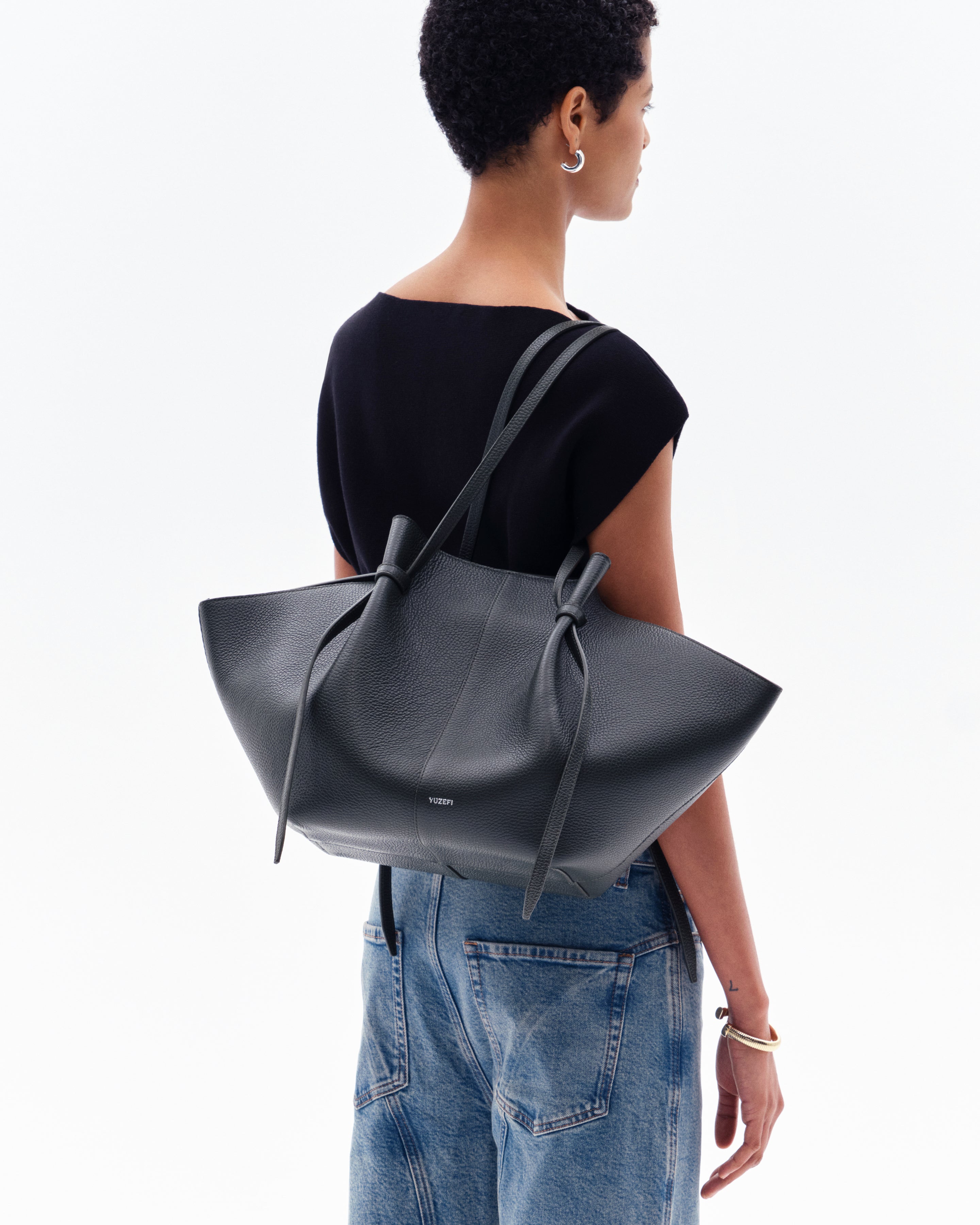 LARGE MOCHI - BLACK PEBBLE GRAINED LEATHER