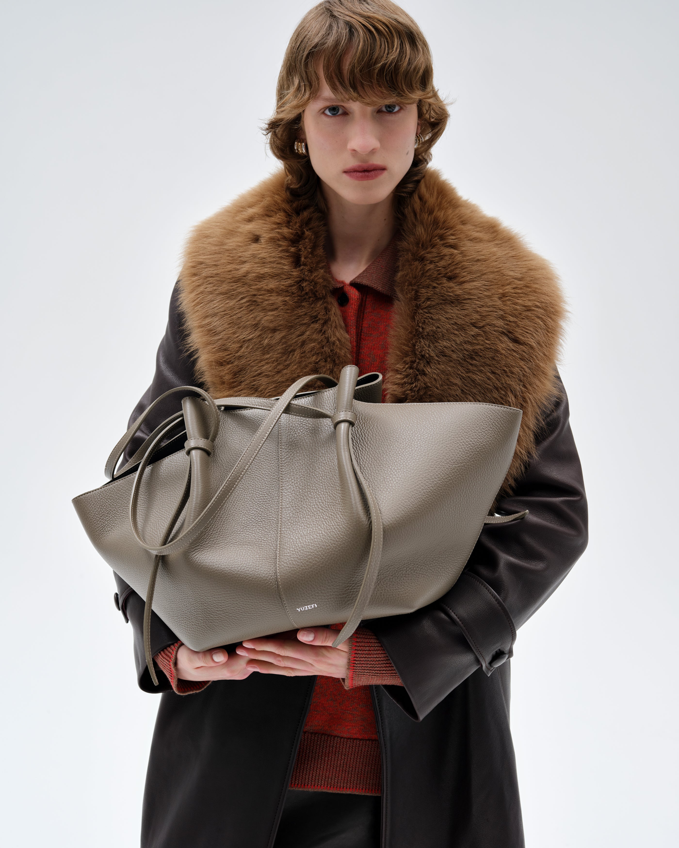 LARGE MOCHI - TAUPE PEBBLE GRAINED LEATHER