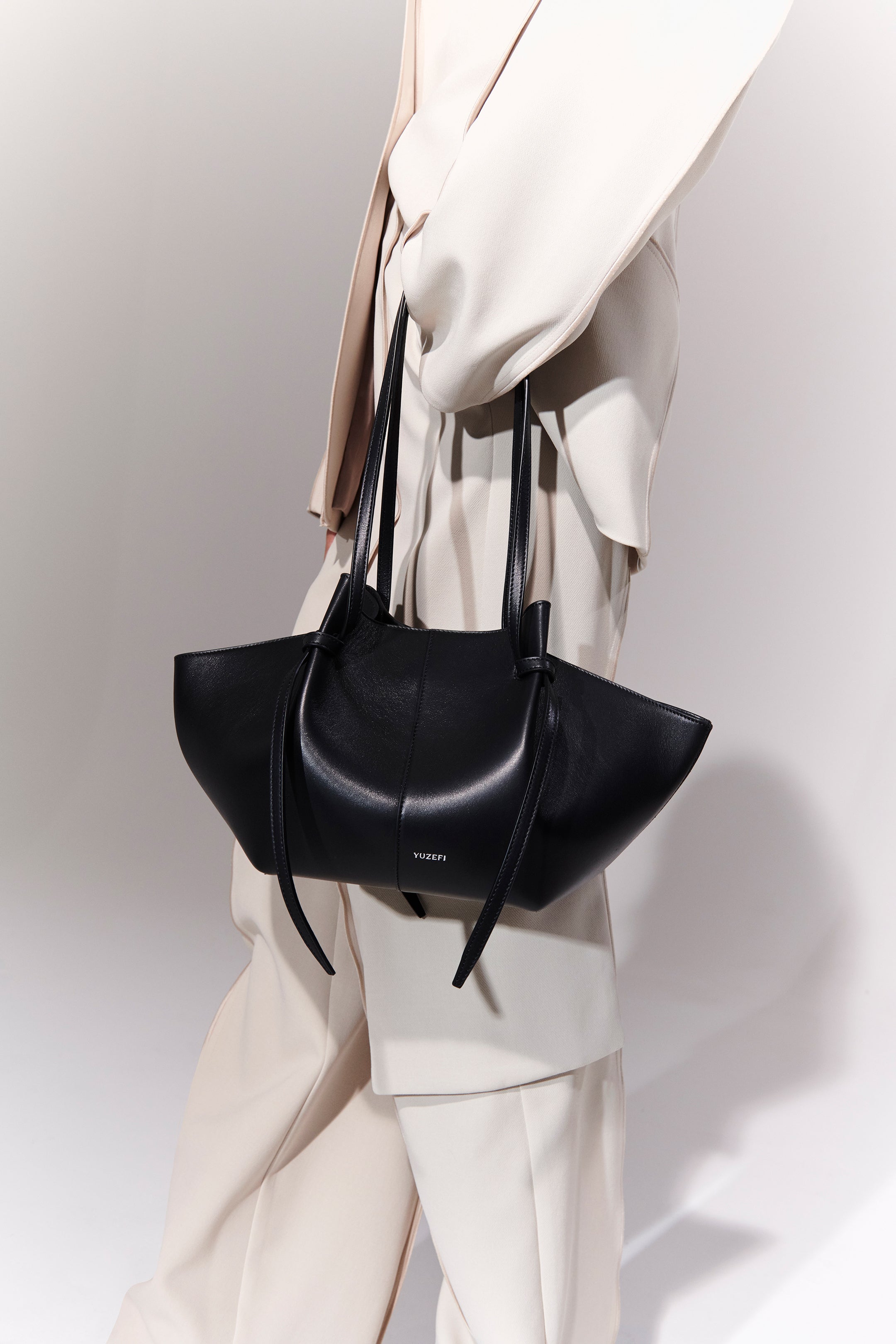 MOCHI - BLACK SMOOTH LEATHER