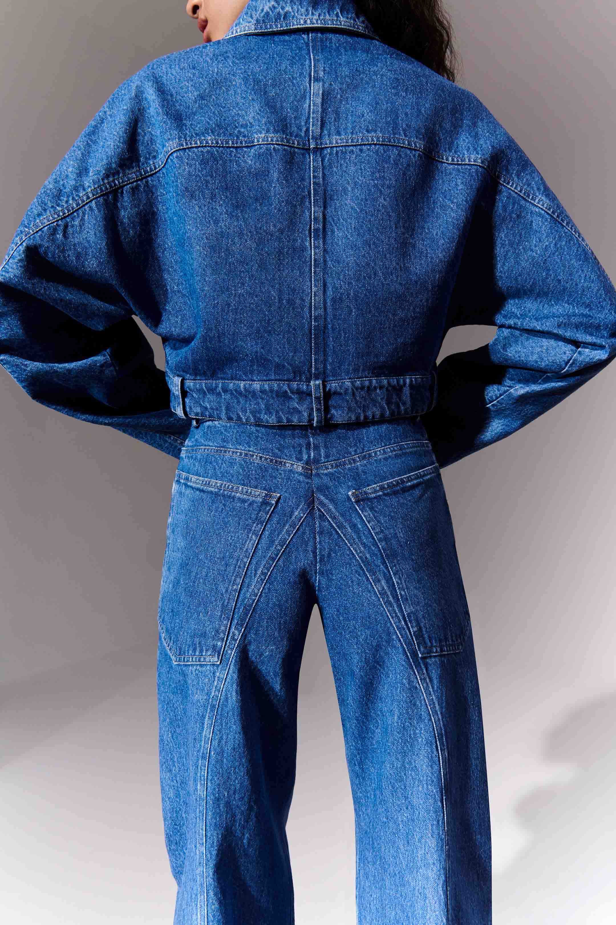 CROPPED DENIM JACKET - MID WASH