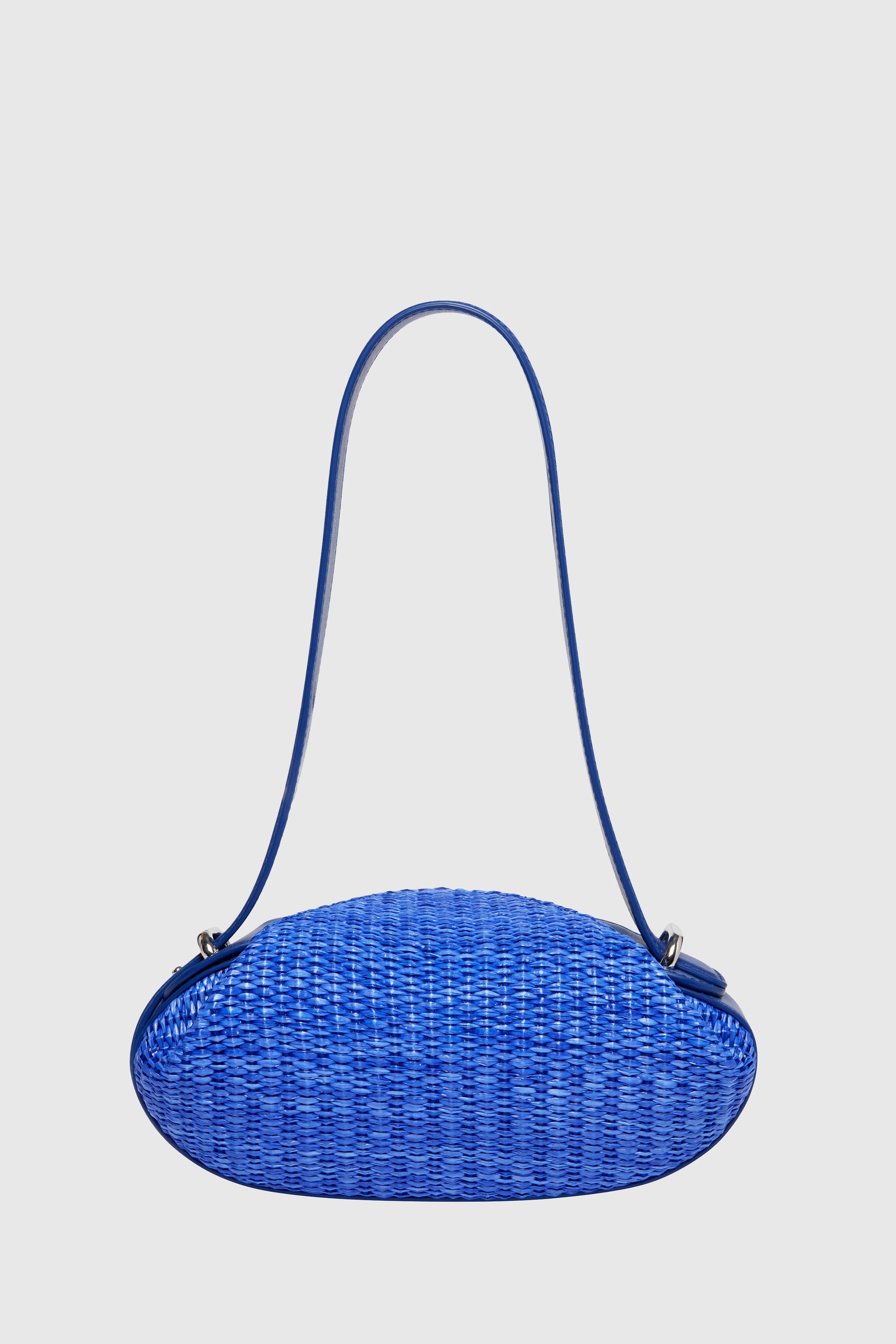 DINNERROLLAMALFIBLUE01.jpg