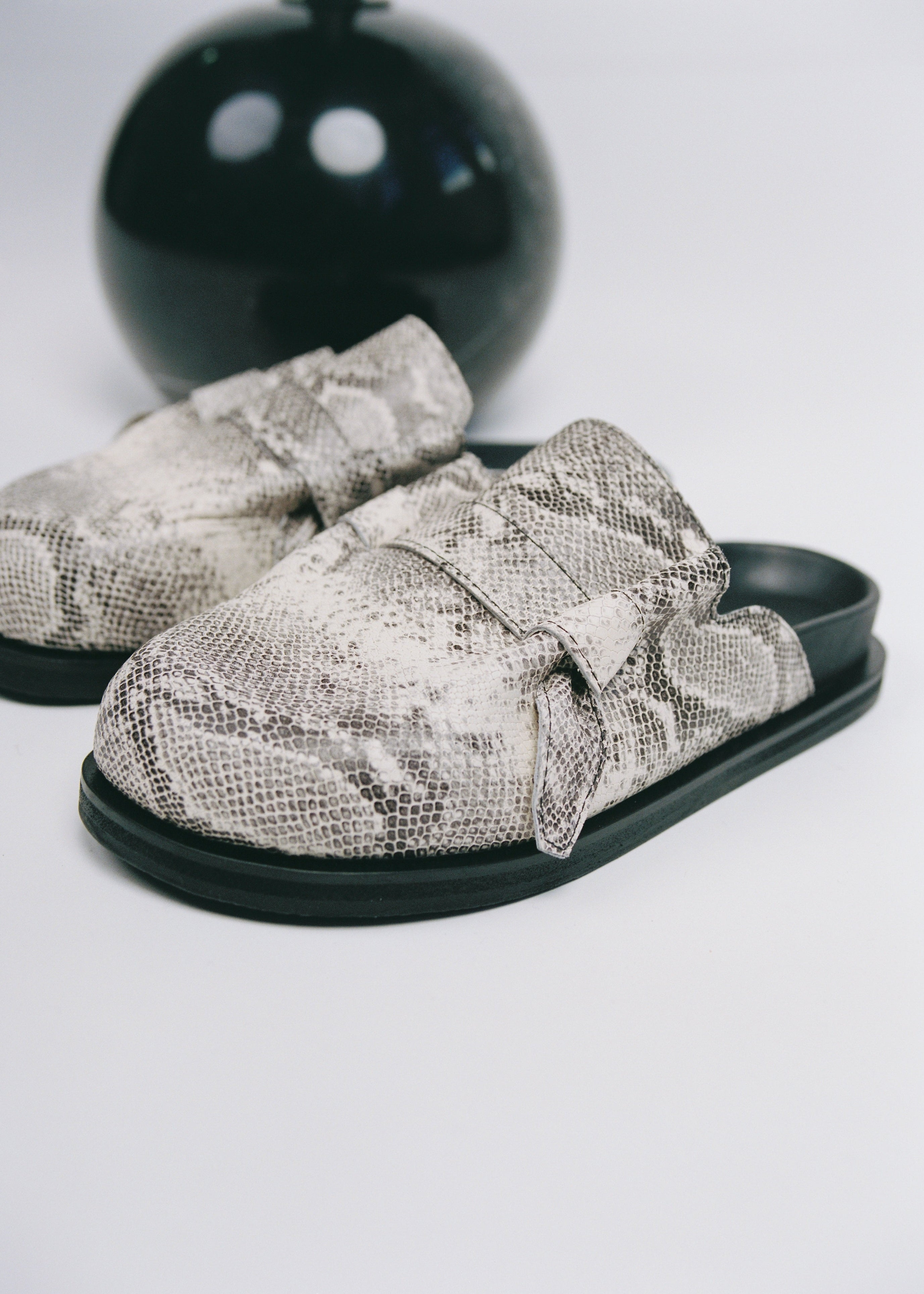 MOCHI SLIDES - EMBOSSED ASH SNAKE LEATHER