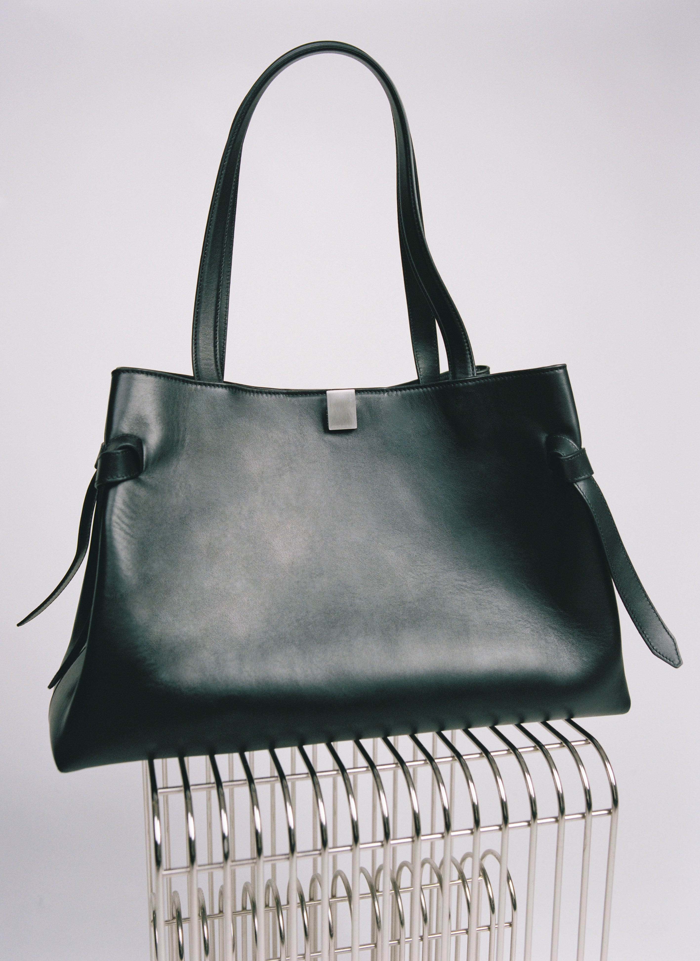 GYOZA TOTE - BLACK SMOOTH LEATHER