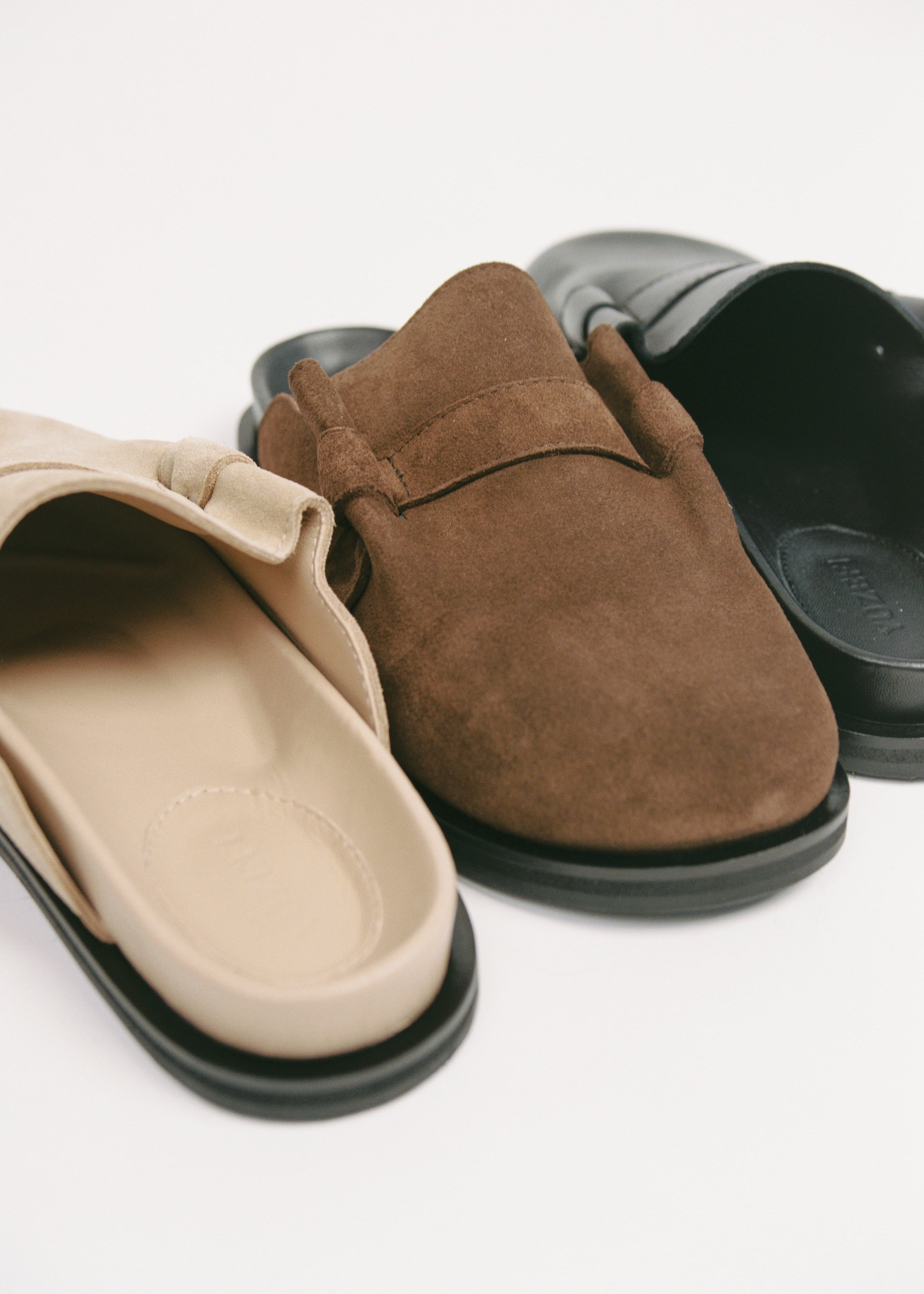 MOCHI SLIDES - BROWN SUEDE