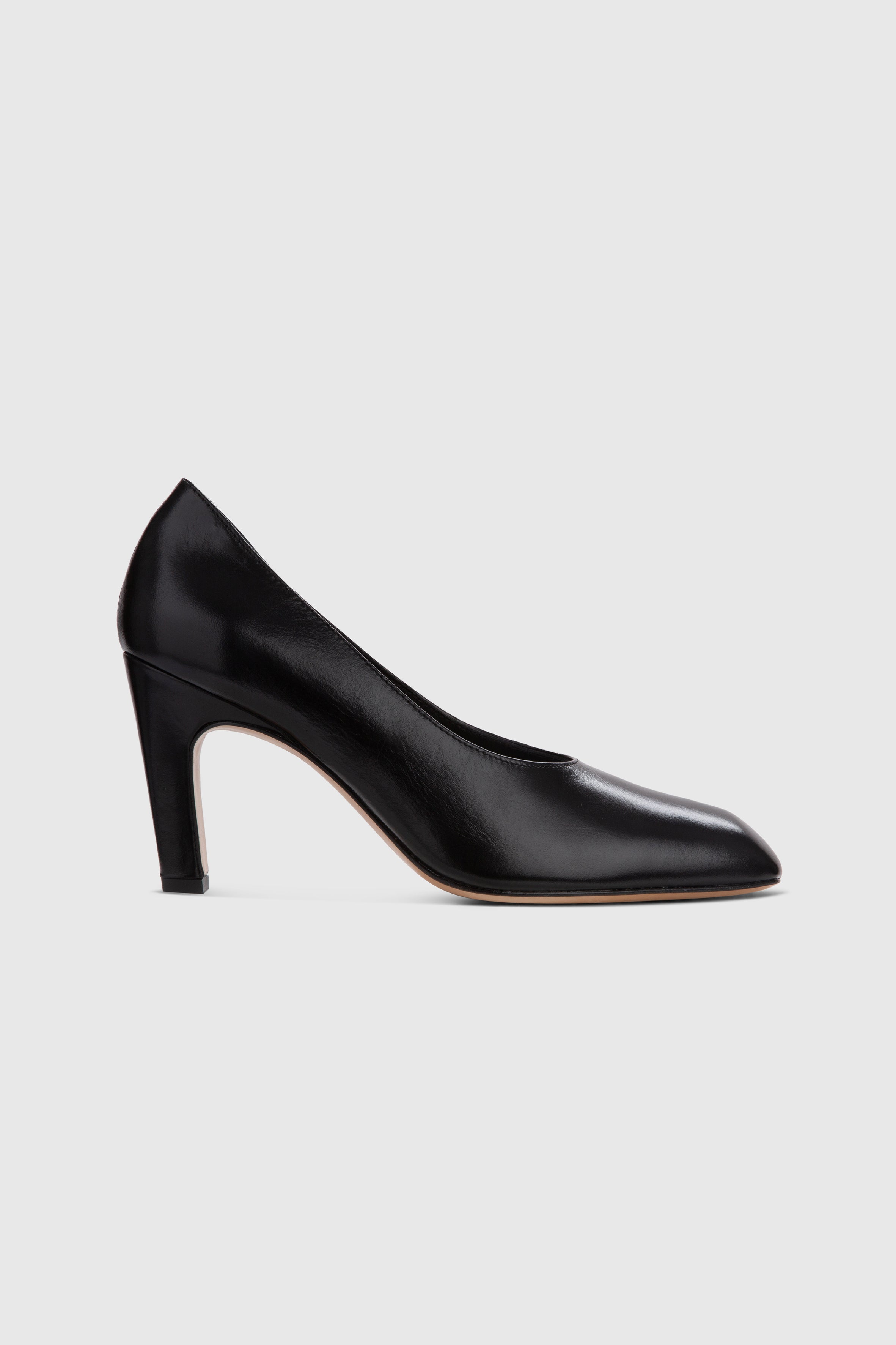 KHANEMIDPUMP-BLACKLEATHER_1.jpg