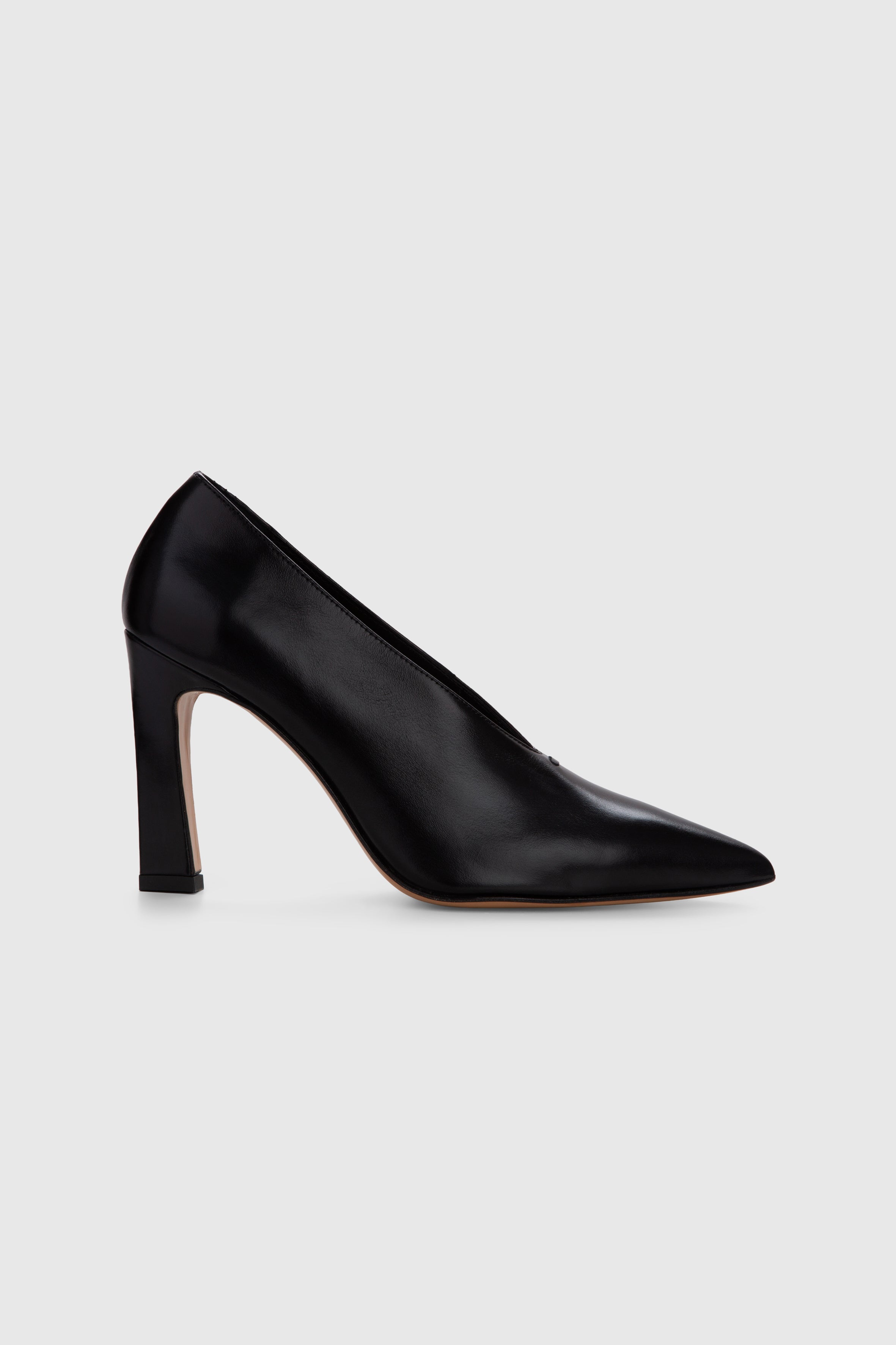 NUR_PUMP_-_BLACK_LEATHER_1.jpg