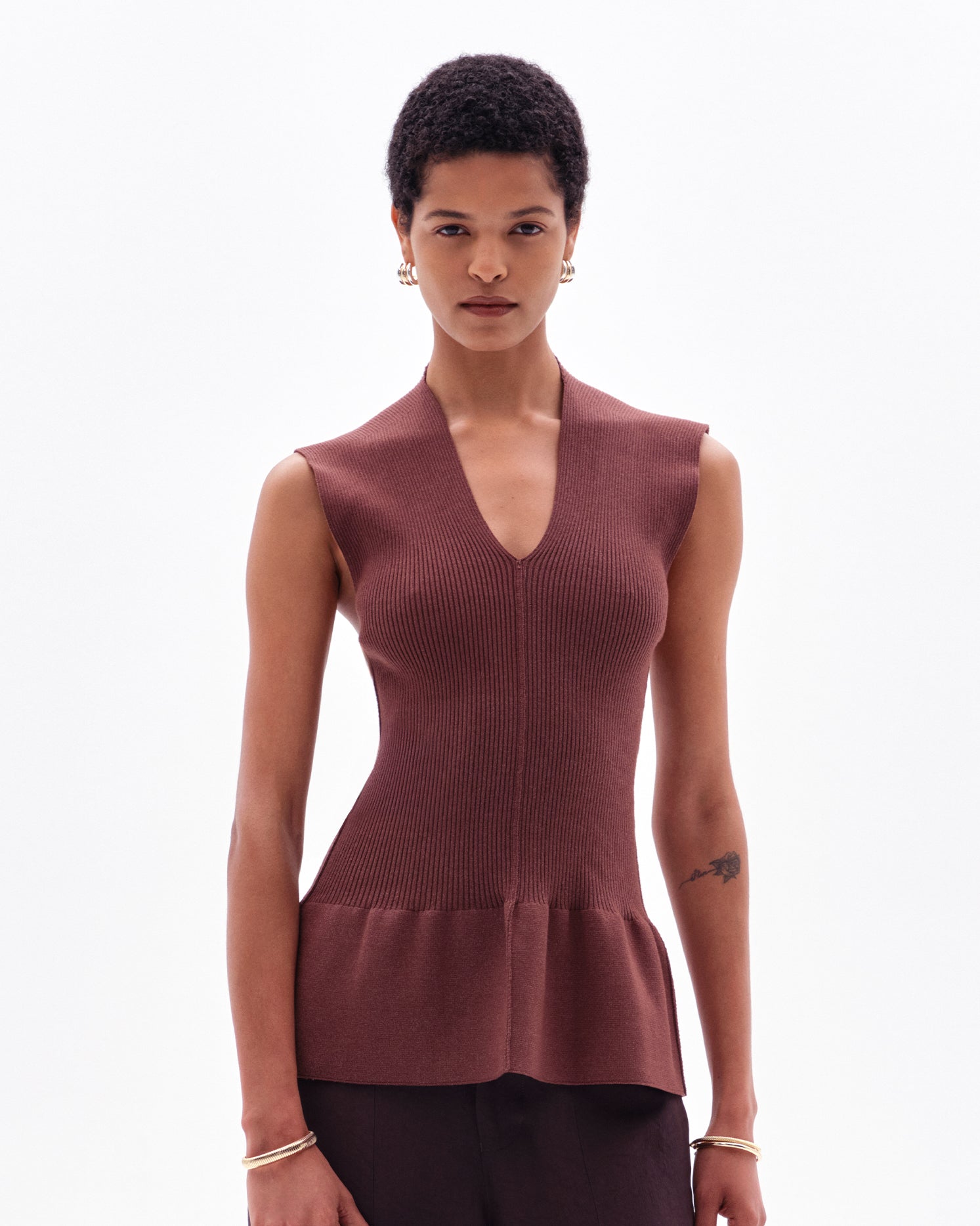 ORIN FLARED SLEEVELESS TOP - BROWN