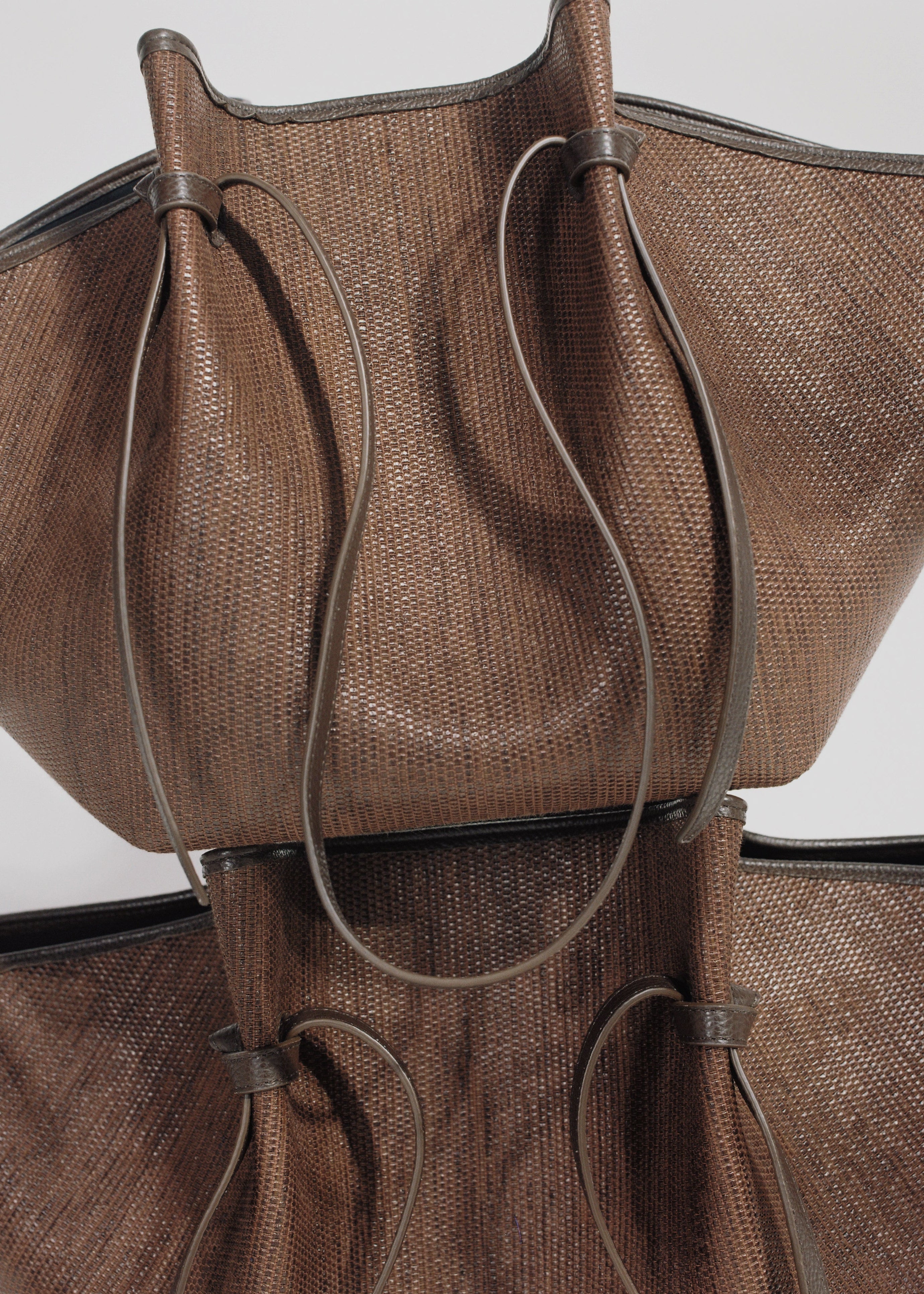 LARGE MOCHI - FUDGE WOVEN RAFFIA