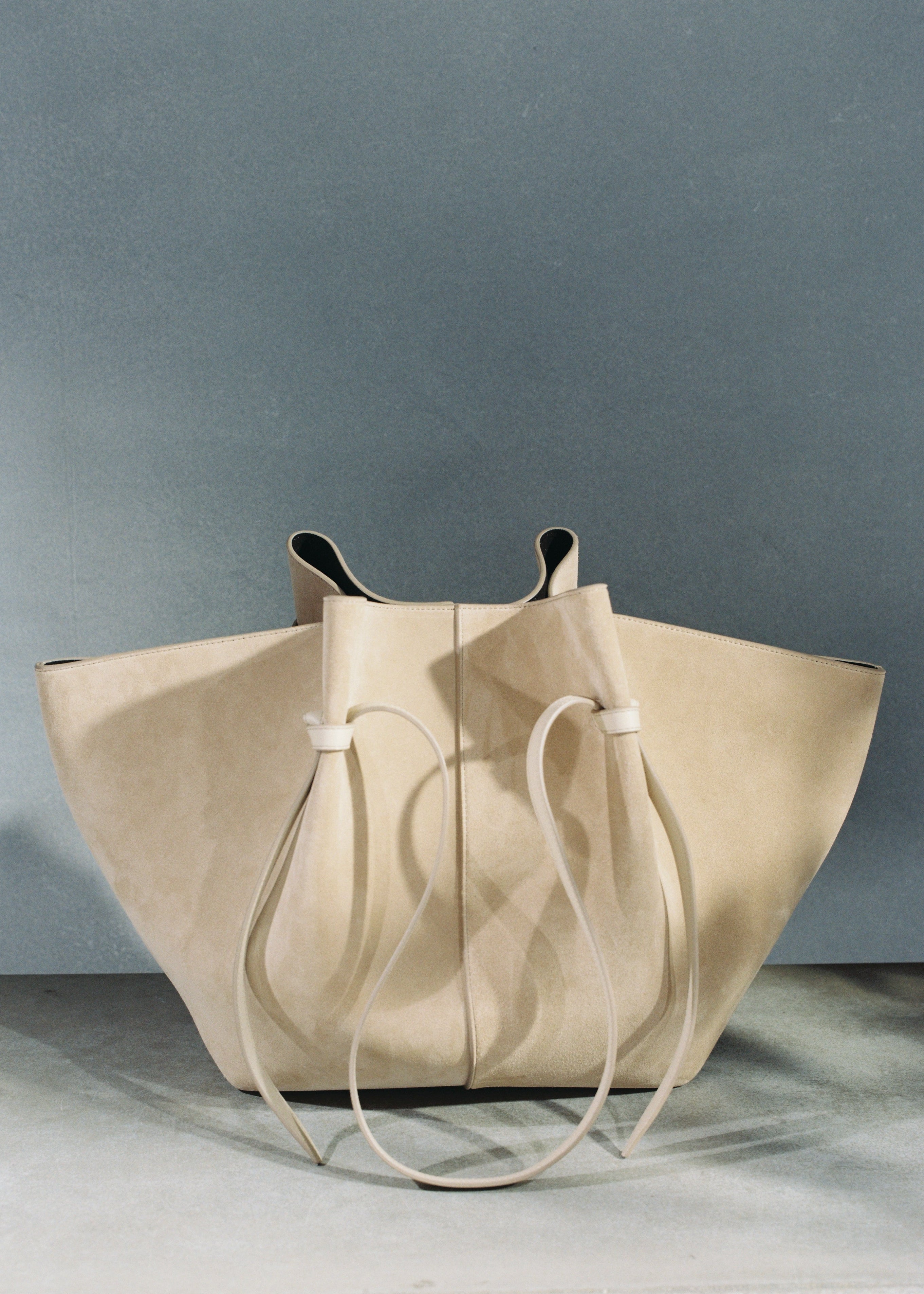 XL MOCHI - SAND SUEDE