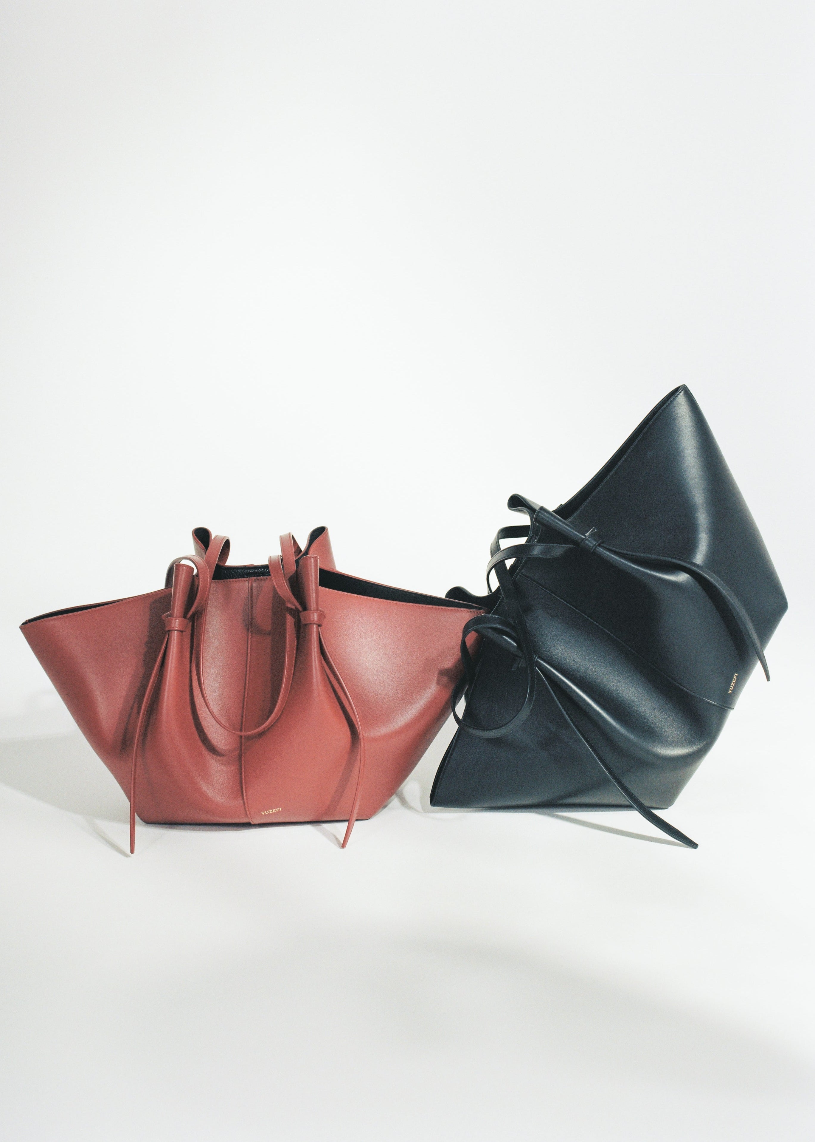 LARGE MOCHI - BLACK SMOOTH LEATHER