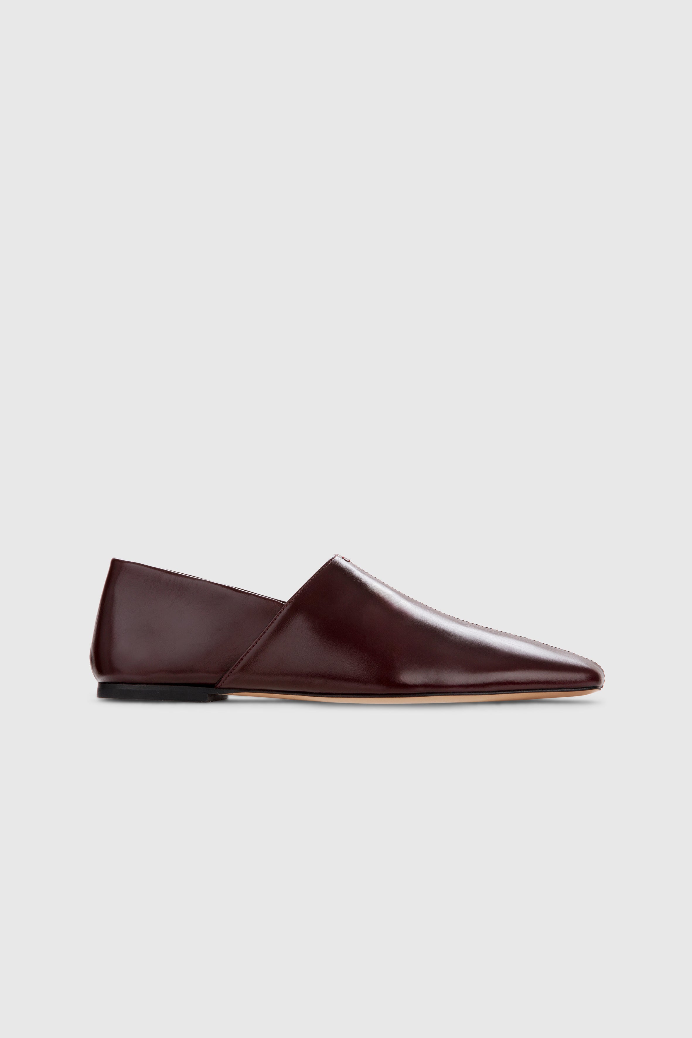 SAHRAFLAT-BORDEAUXLEATHER_1.jpg