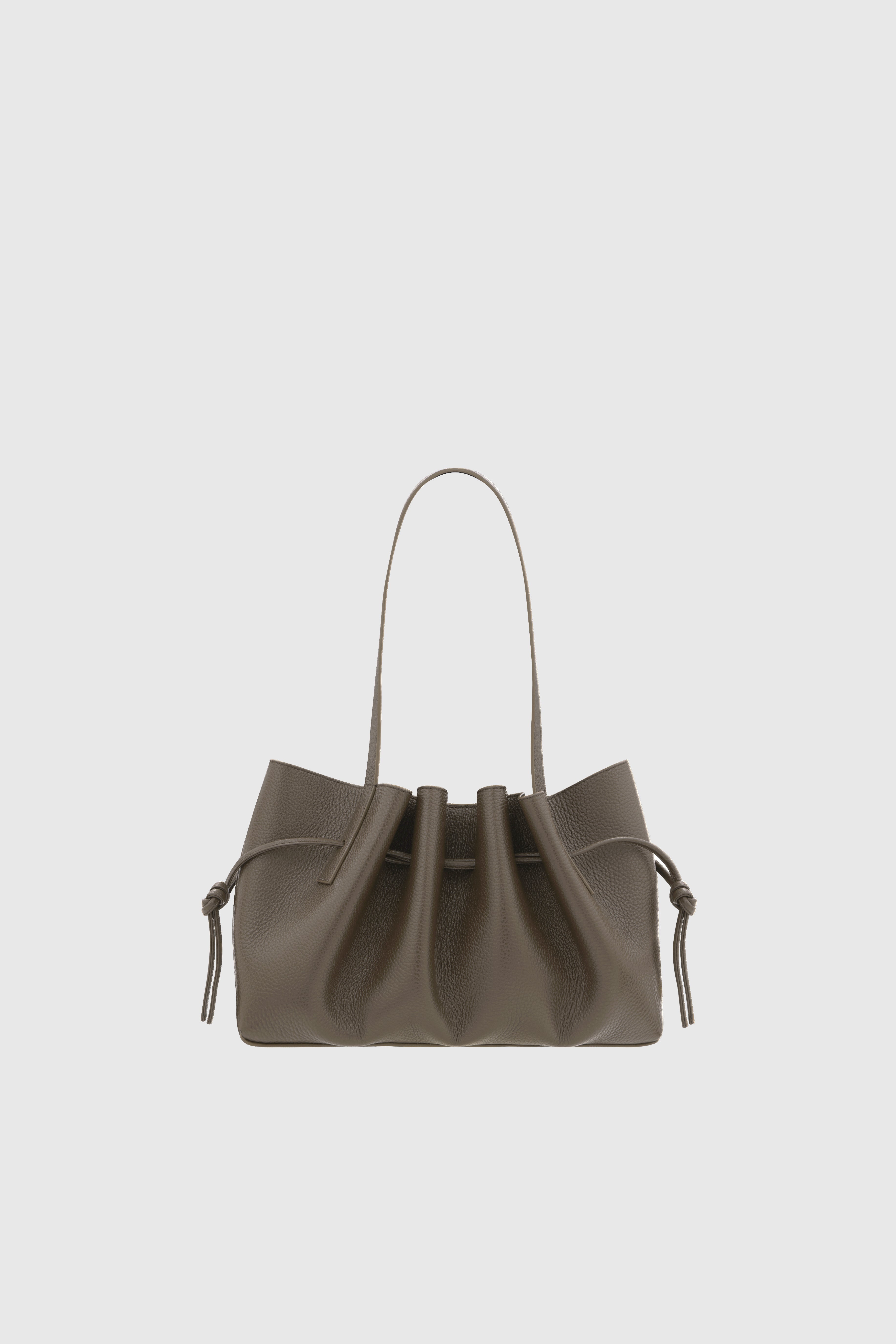 SCALLOPSHOULDERBAG_TAUPEPEBBLE_1.jpg