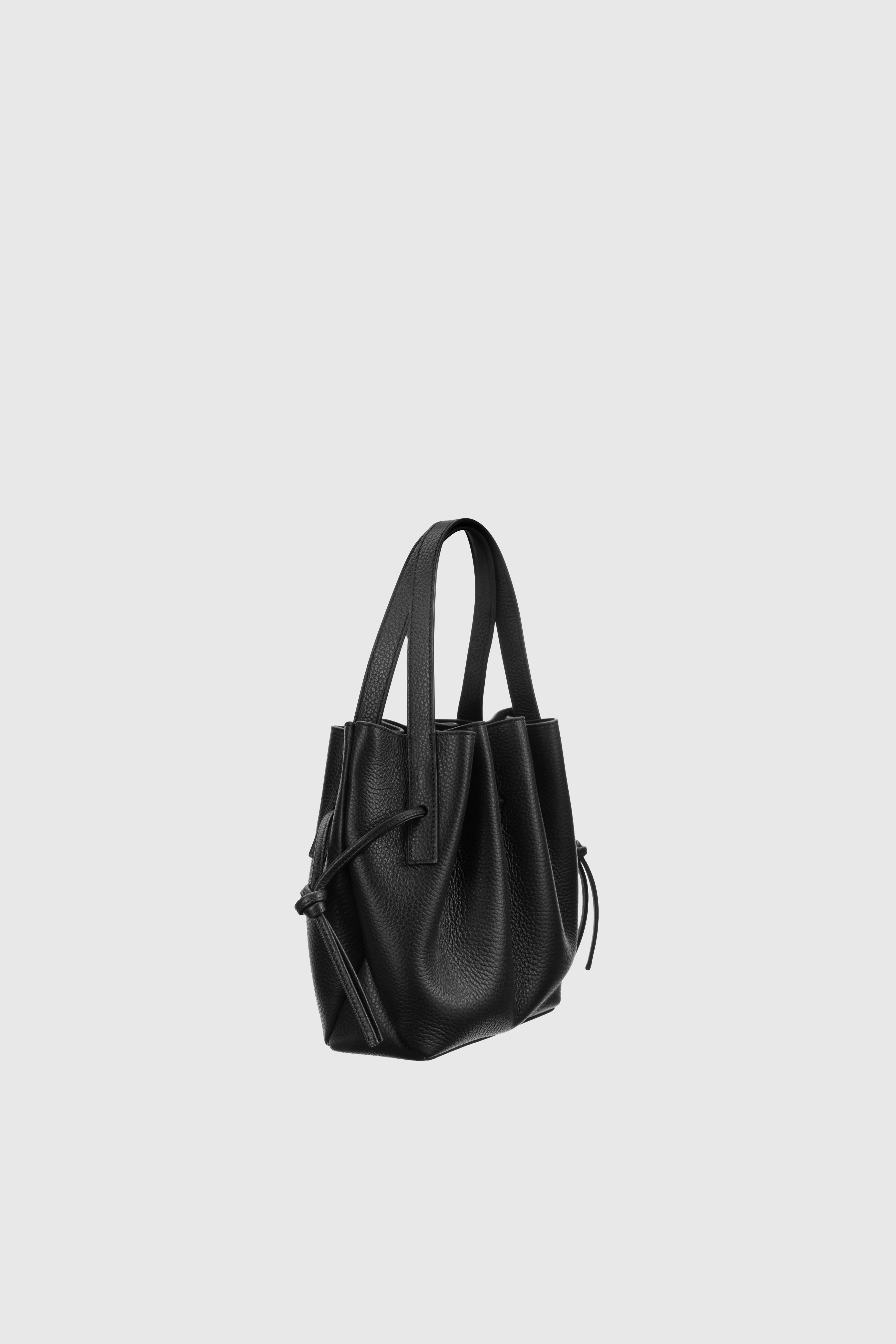 SCALLOP_MINI_TOTE_BLACK_PGL_01.jpg