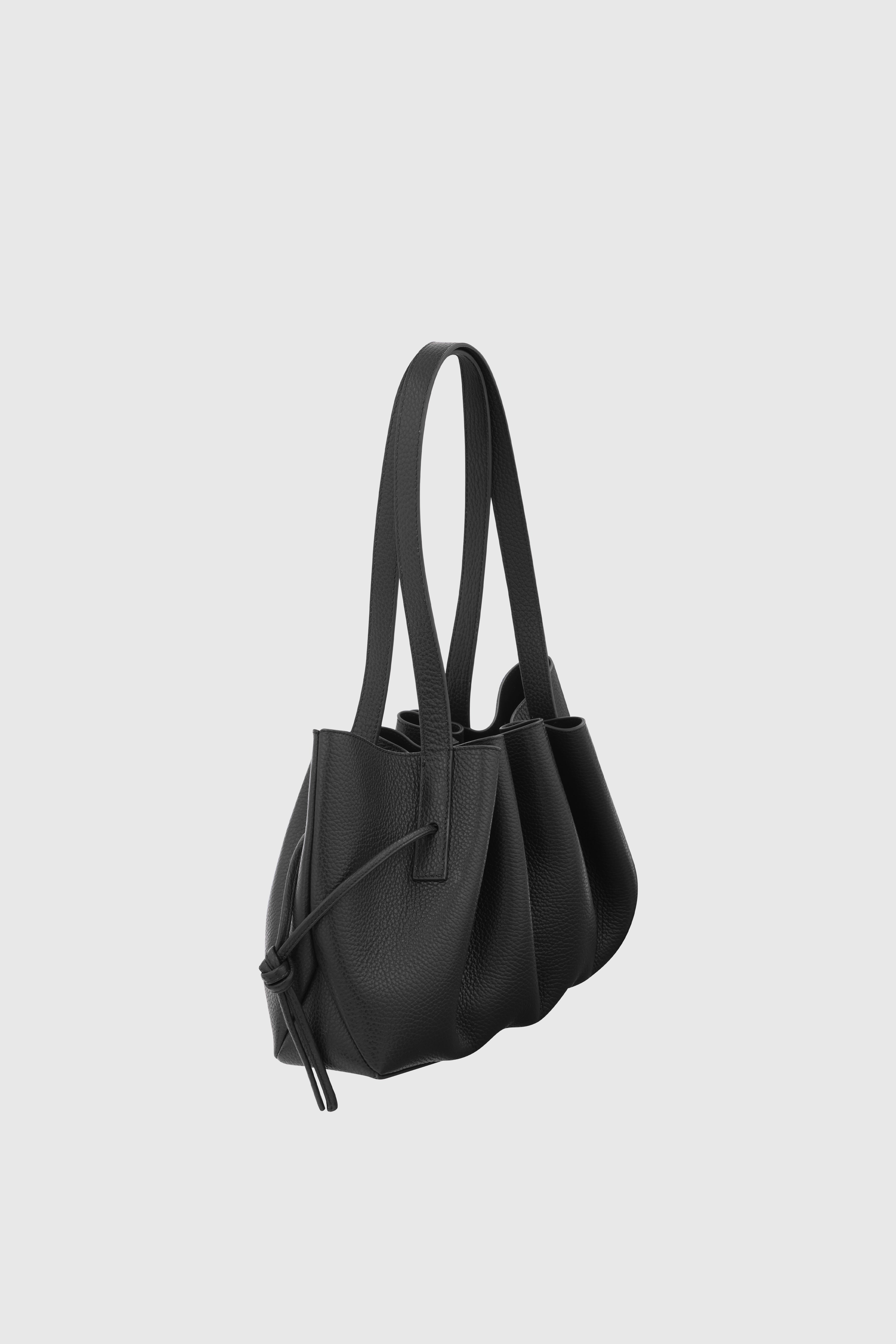 SCALLOP_SHOULDER_BAG_BLACK_PGL_02.jpg
