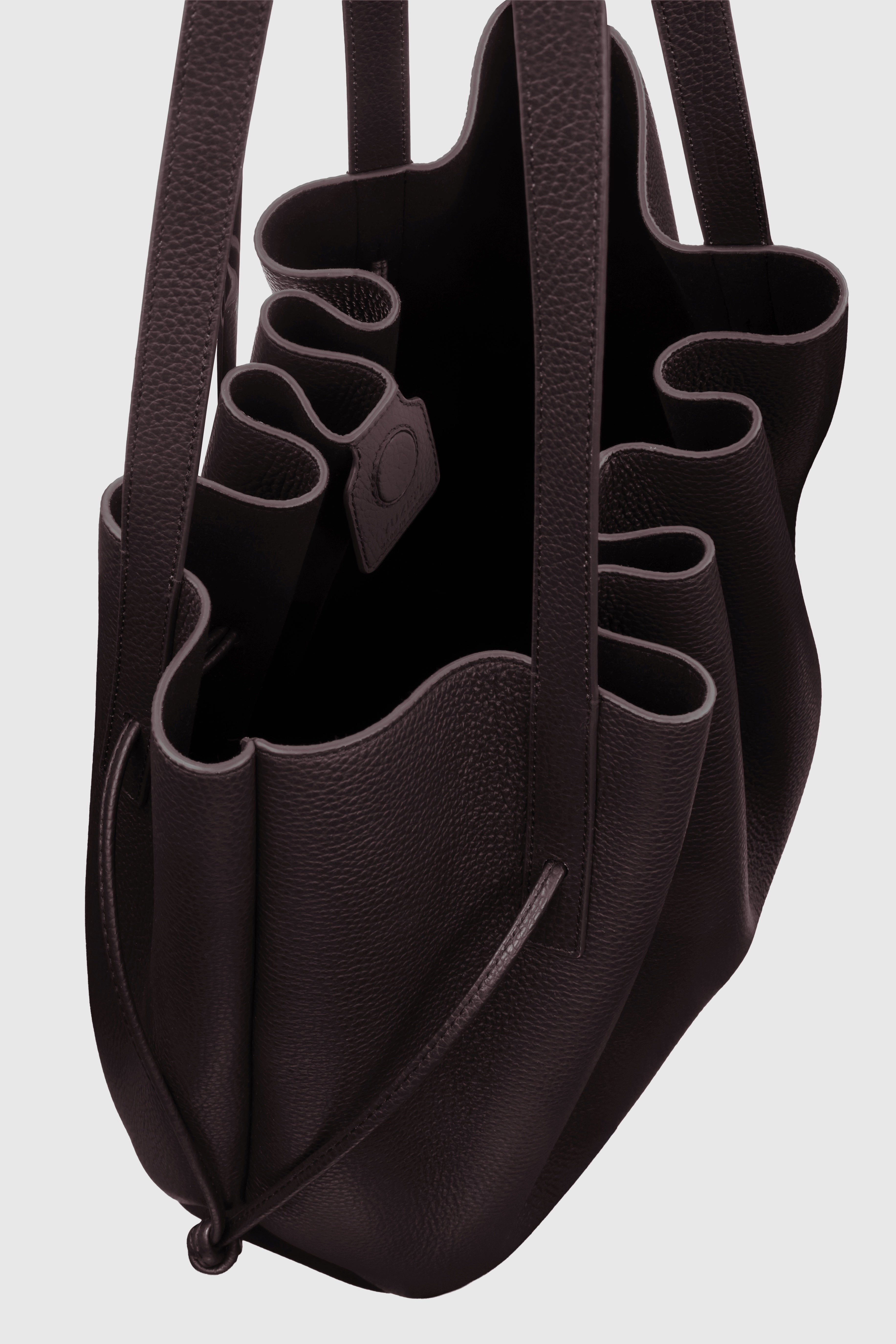 SCALLOP TOTE -  CASSIS PEBBLE GRAINED LEATHER