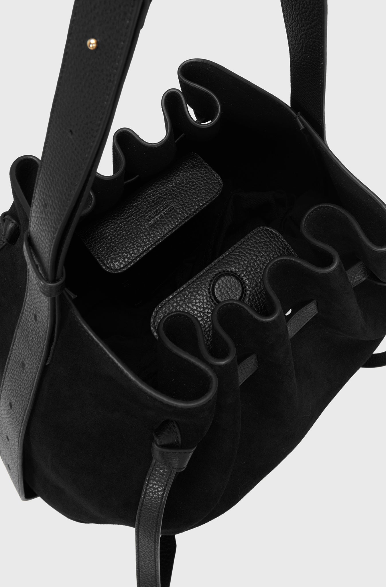 SCALLOP LARGE BUCKET - BLACK SUEDE