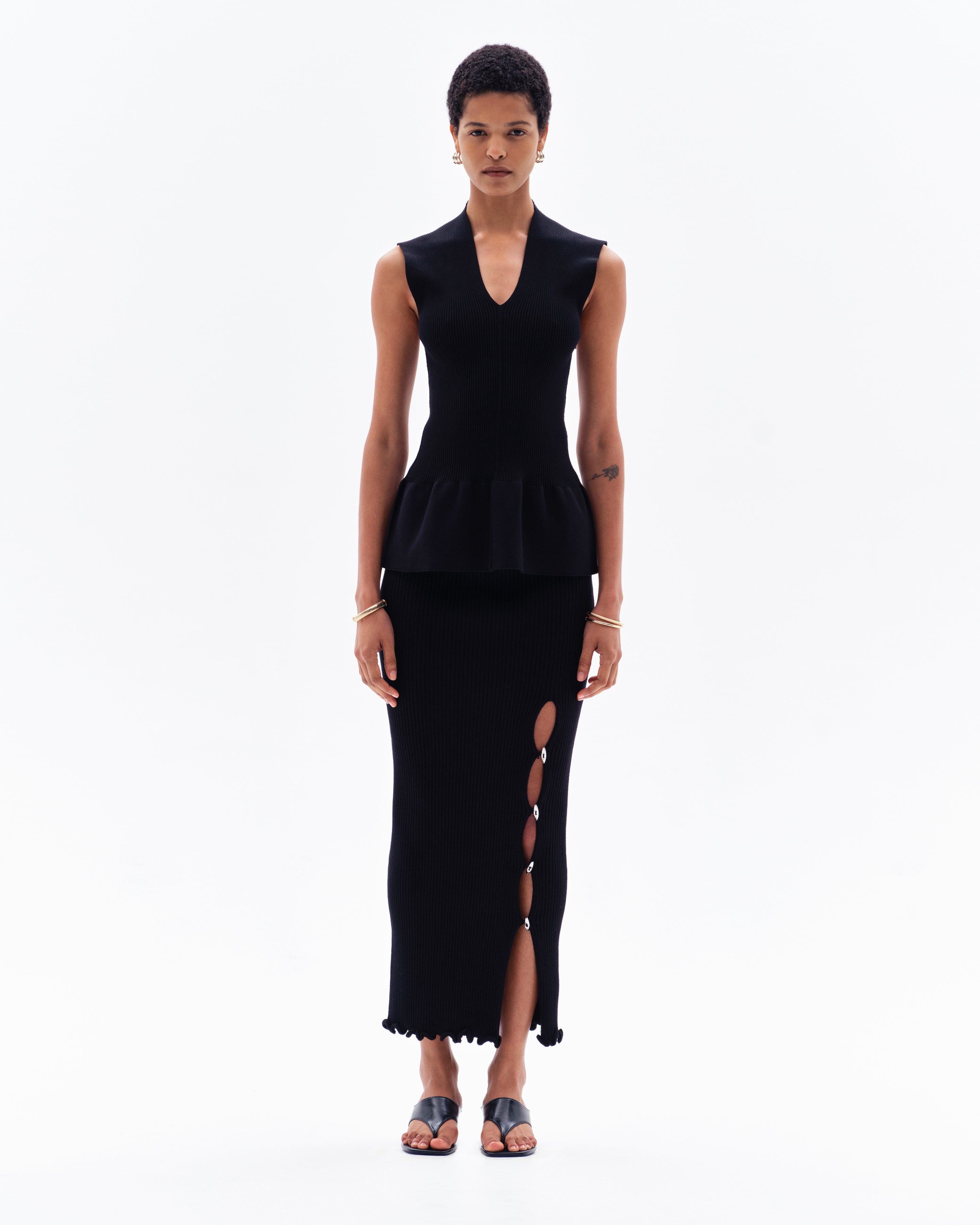 ORIN FLARED SLEEVELESS TOP - BLACK