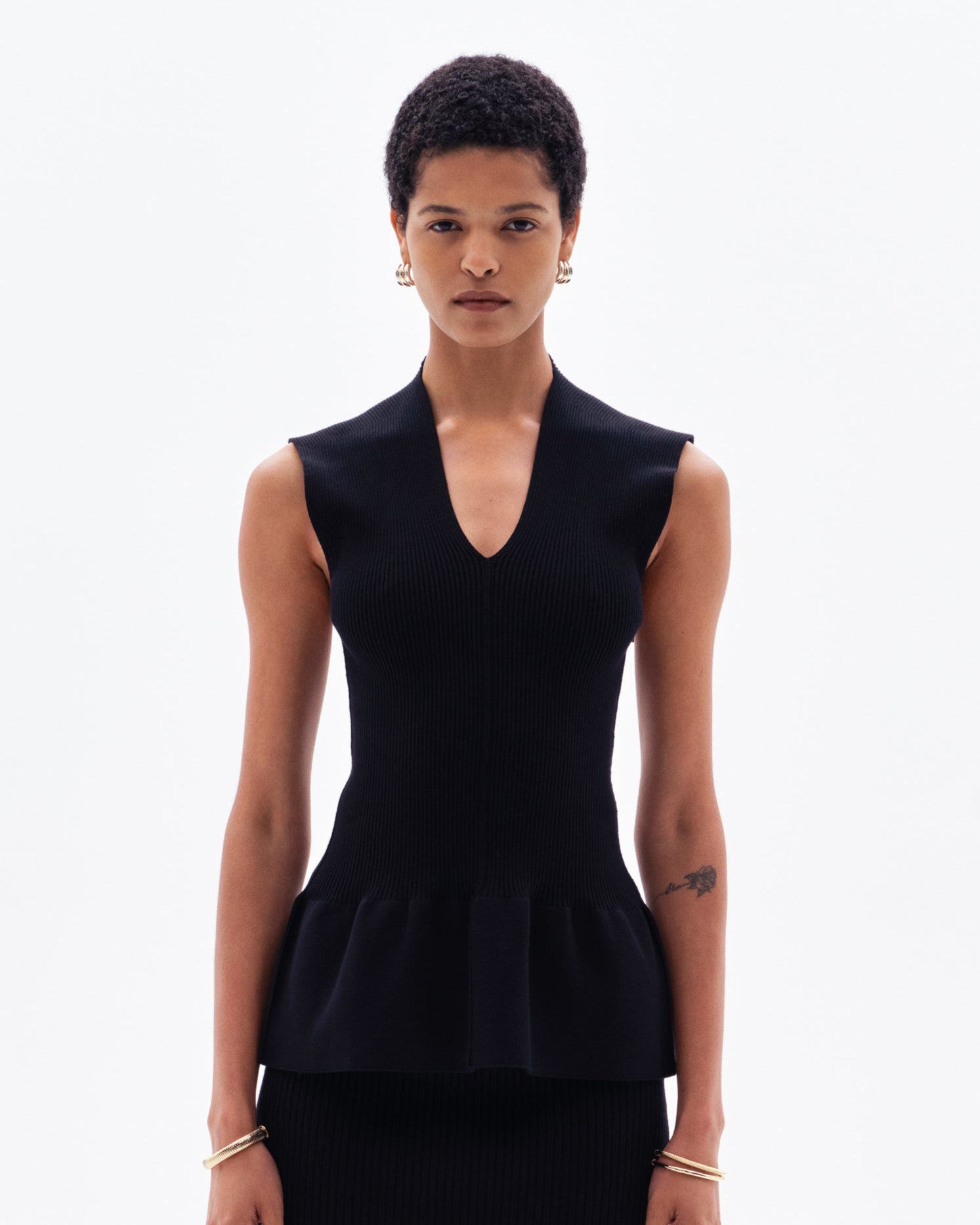 ORIN FLARED SLEEVELESS TOP - BLACK