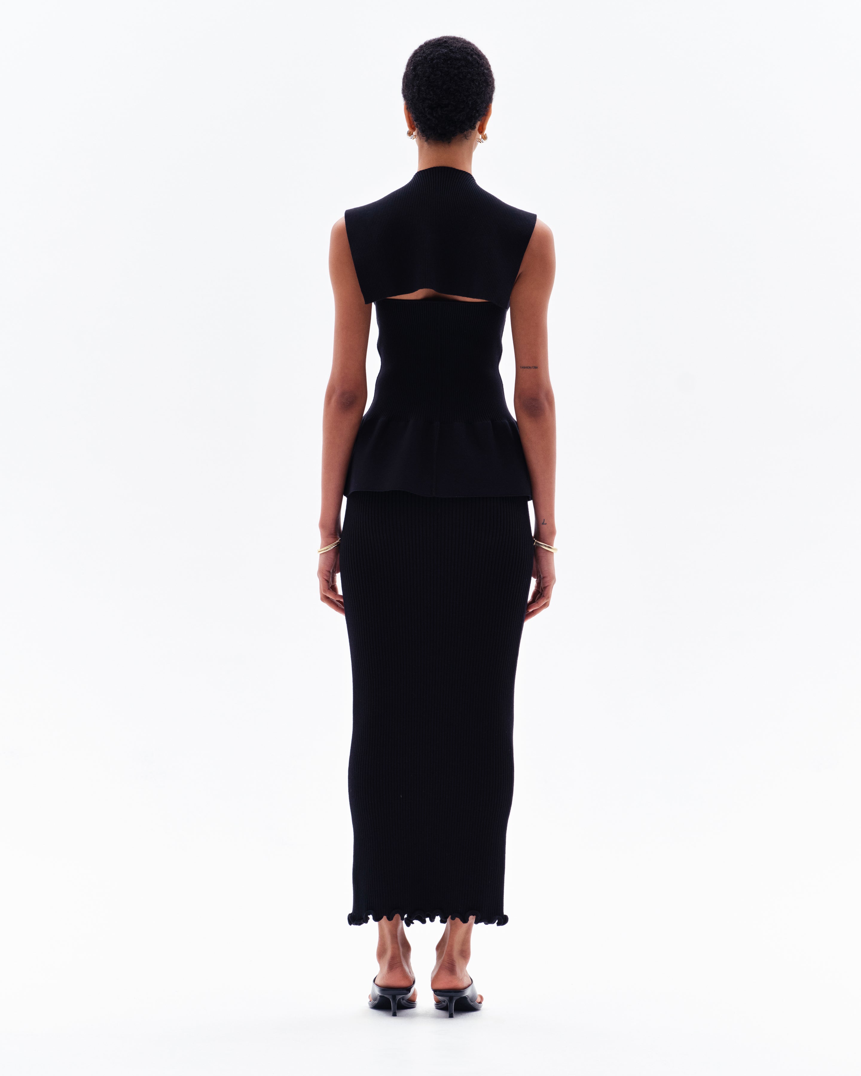 ORIN FLARED SLEEVELESS TOP - BLACK
