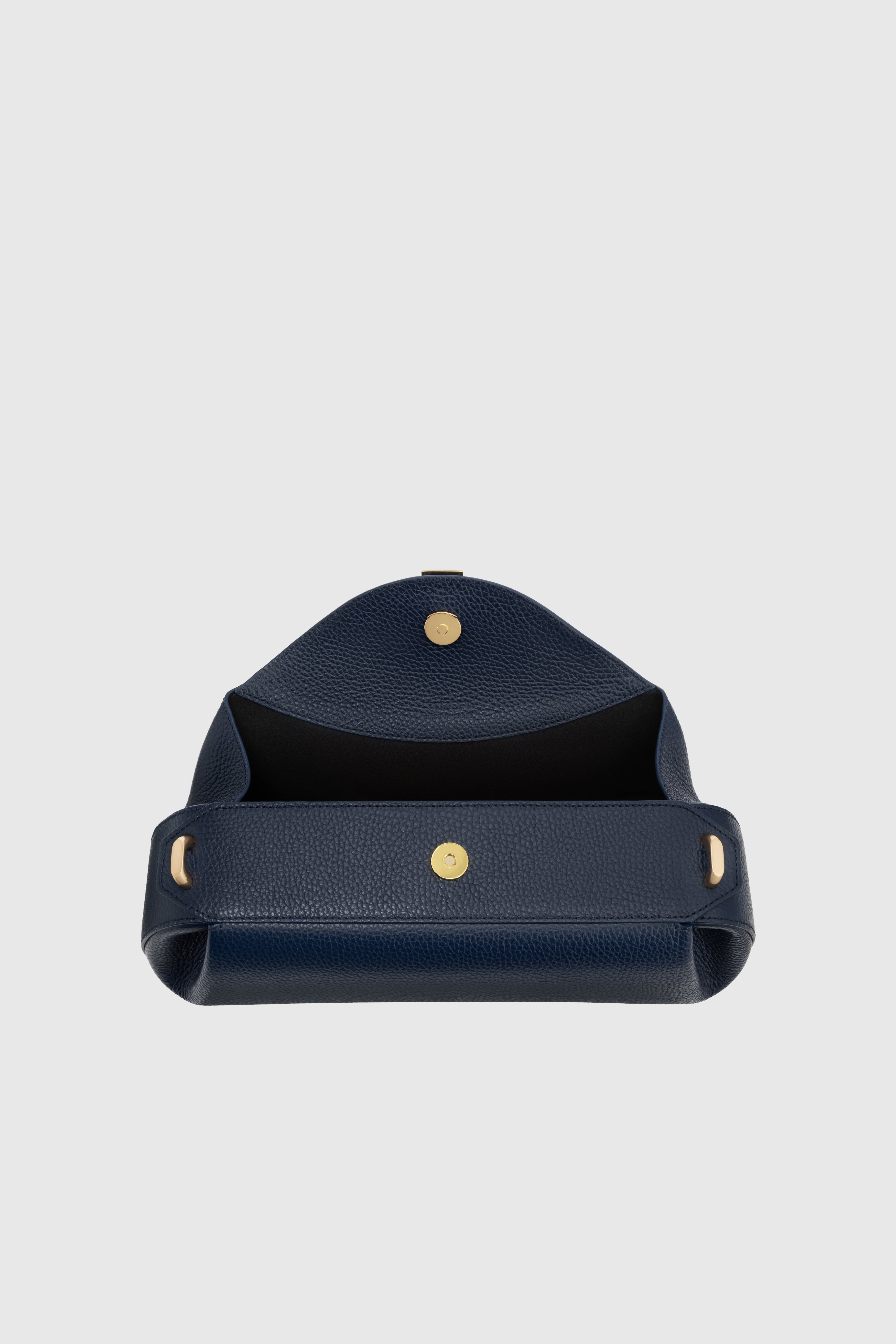 OYSTER CLUTCH - MIDNIGHT PEBBLE GRAINED LEATHER