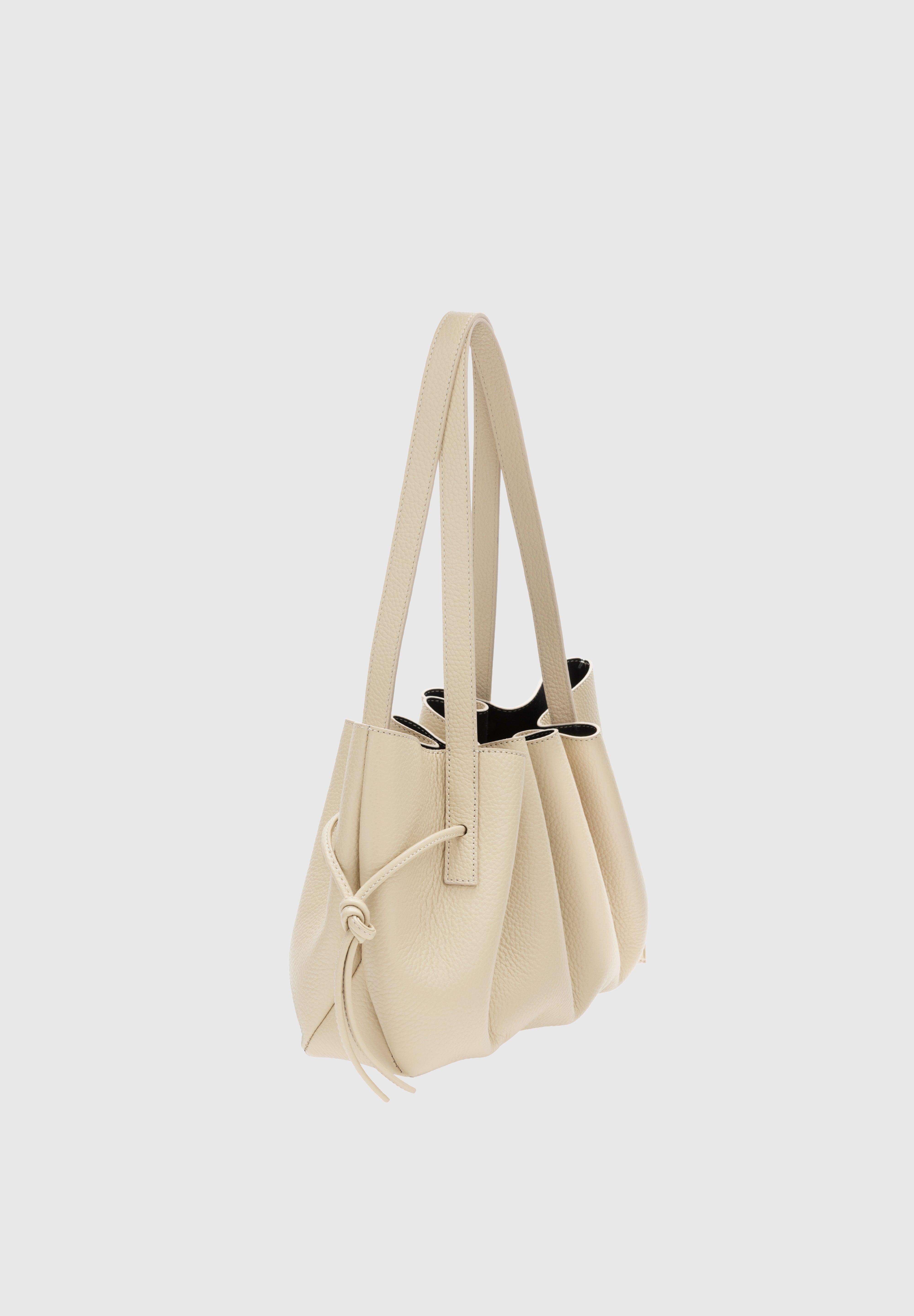 YUZEFI_SCALLOP_SHOULDER_BAG_PEBBLE_GRAIN_LEATHER_ANGORA_2.jpg