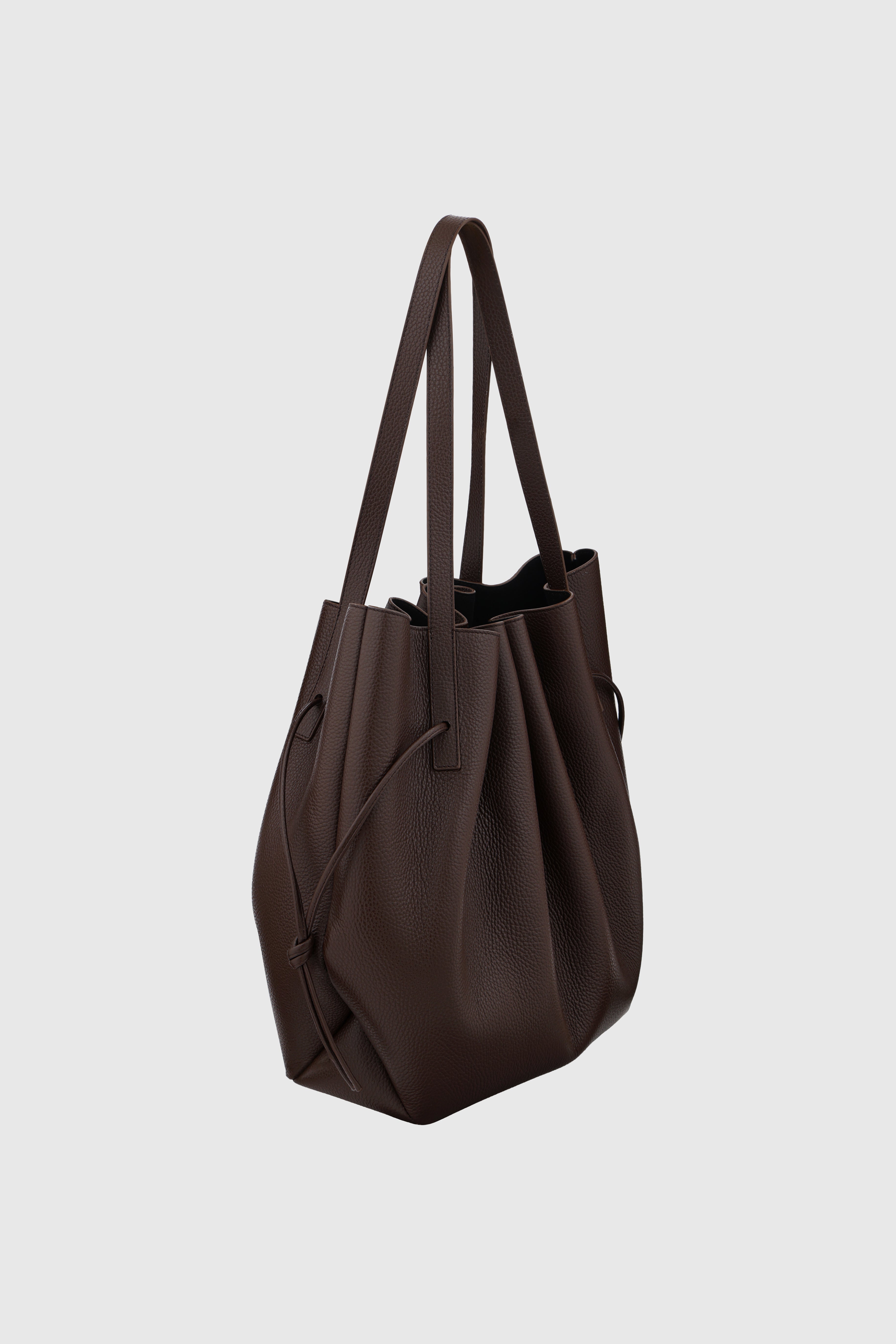 YUZEFI_SCALLOP_TOTE_PEBBLE_GRAIN_LEATHER_ESPRESSO_2.jpg