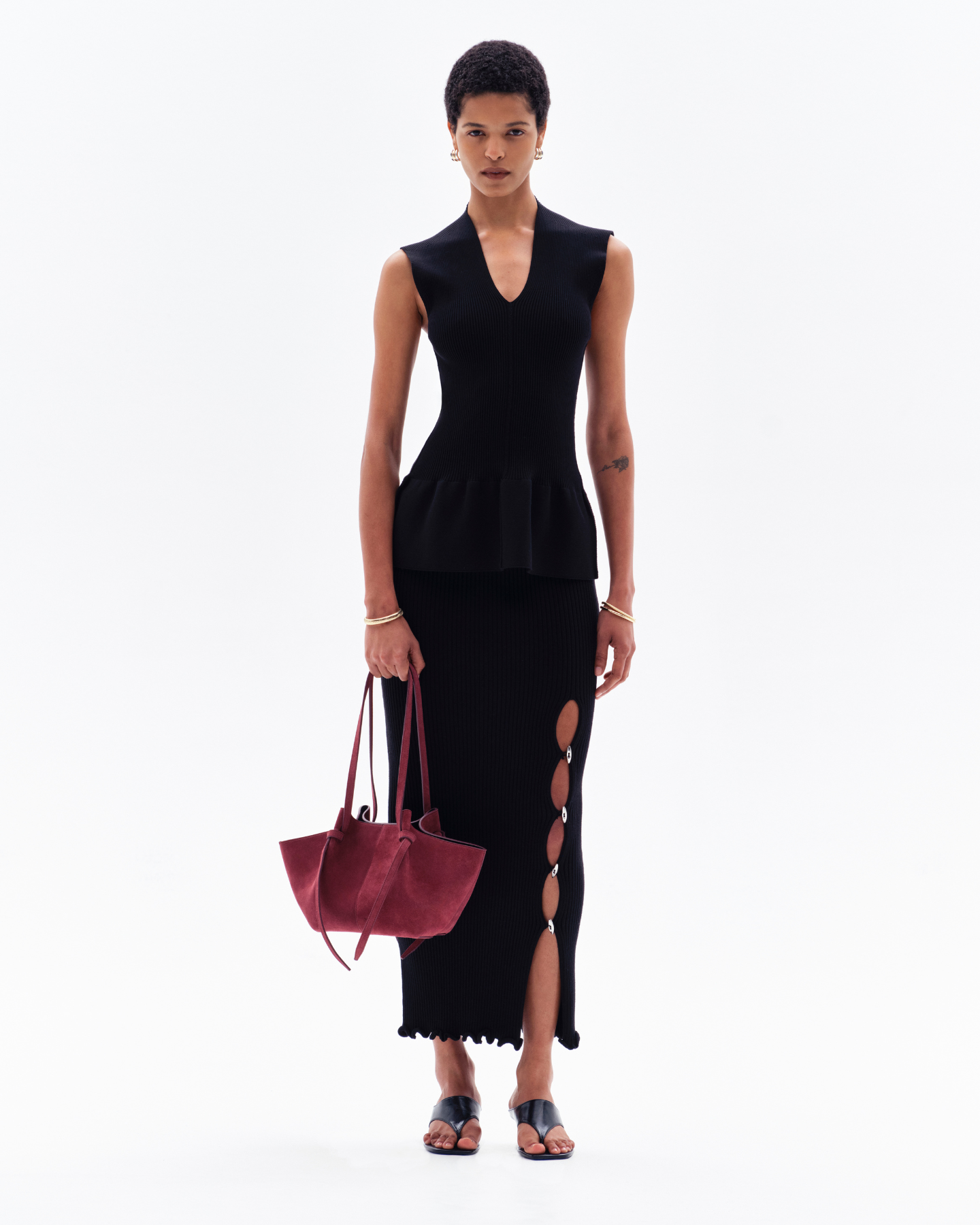 ORIN FLARED SLEEVELESS TOP - BLACK