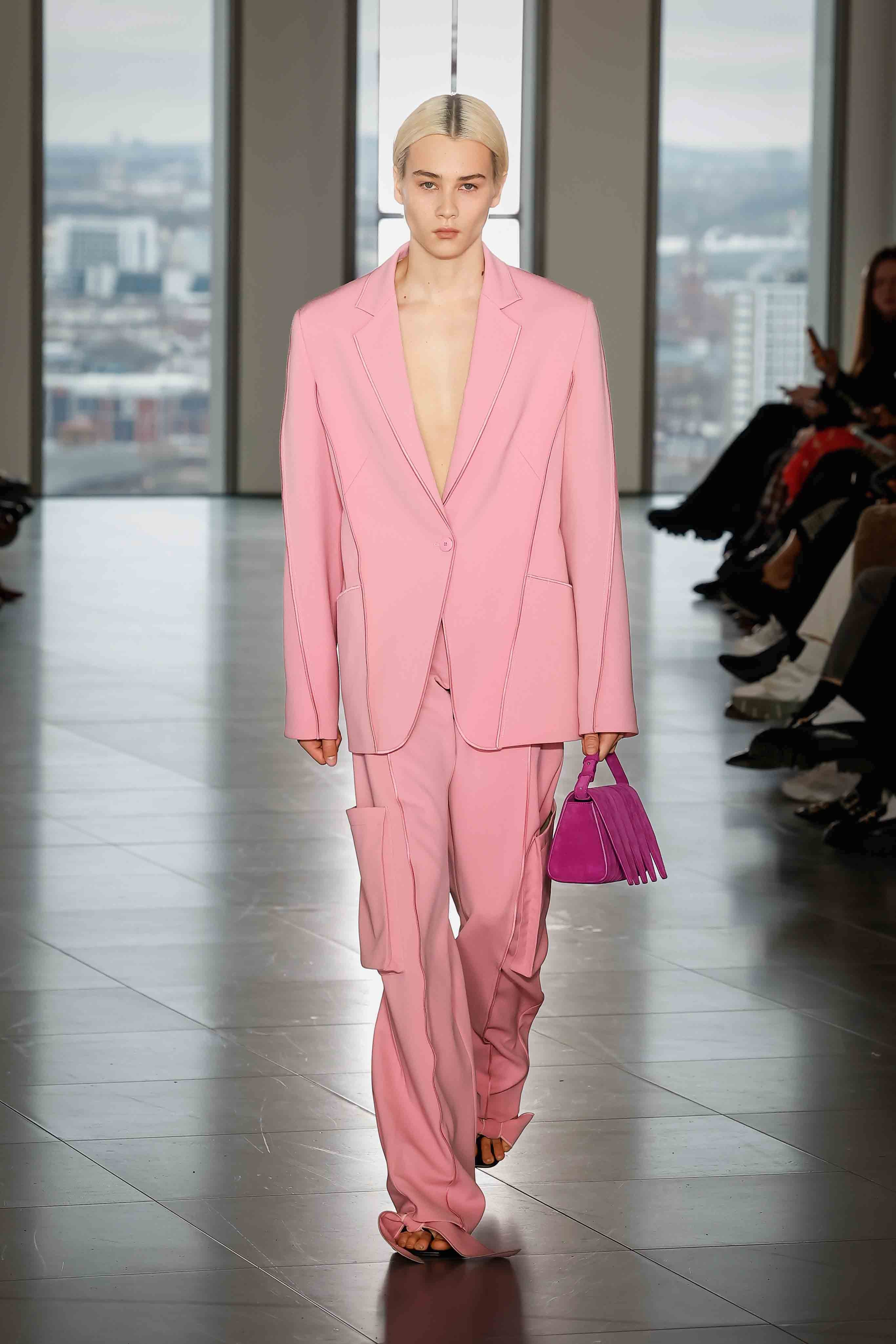 Yuzefy_AW23_runway_press_look_04_ba9743bf-8638-443a-92a3-32cd32c38960.jpg