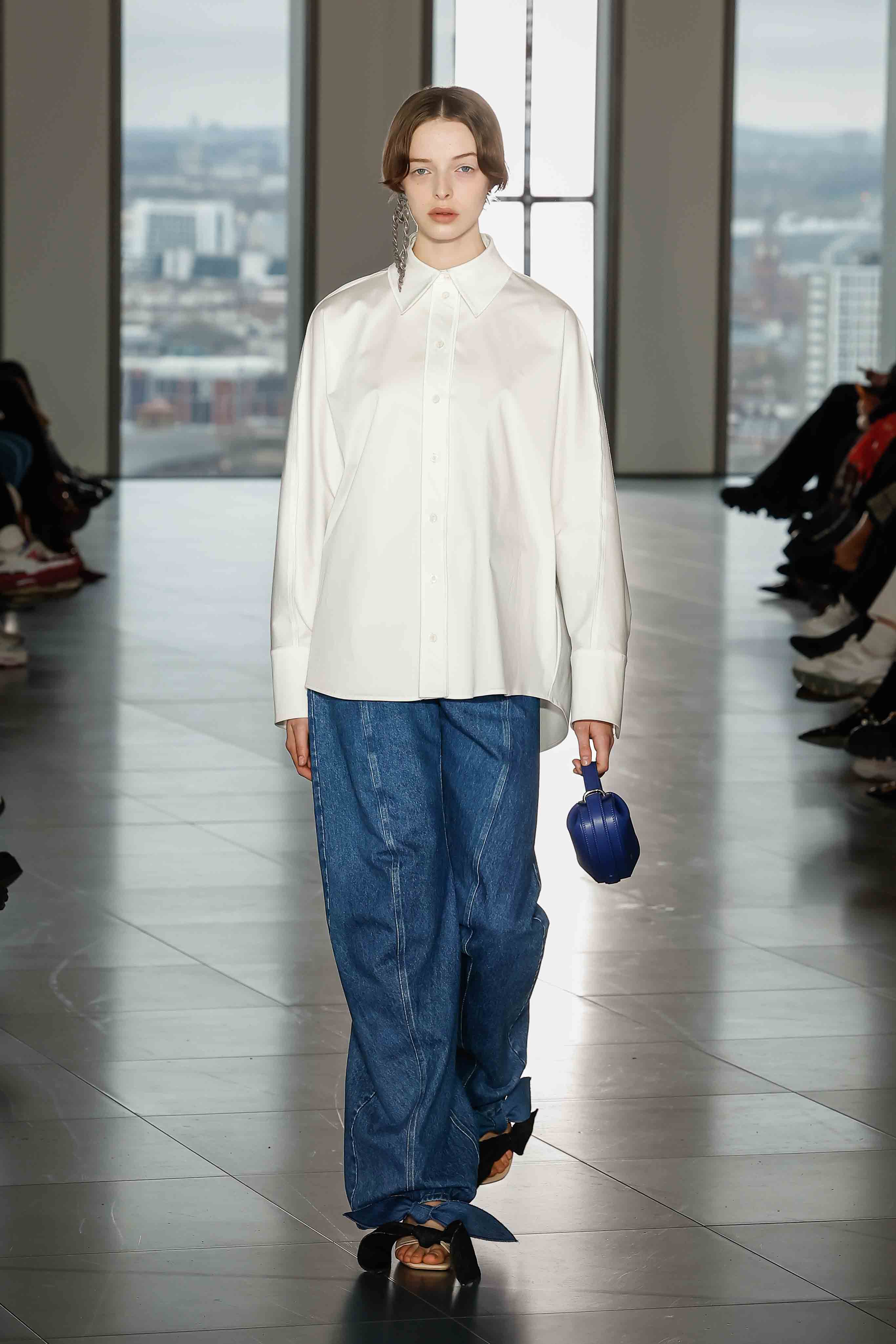 Yuzefy_AW23_runway_press_look_18.jpg