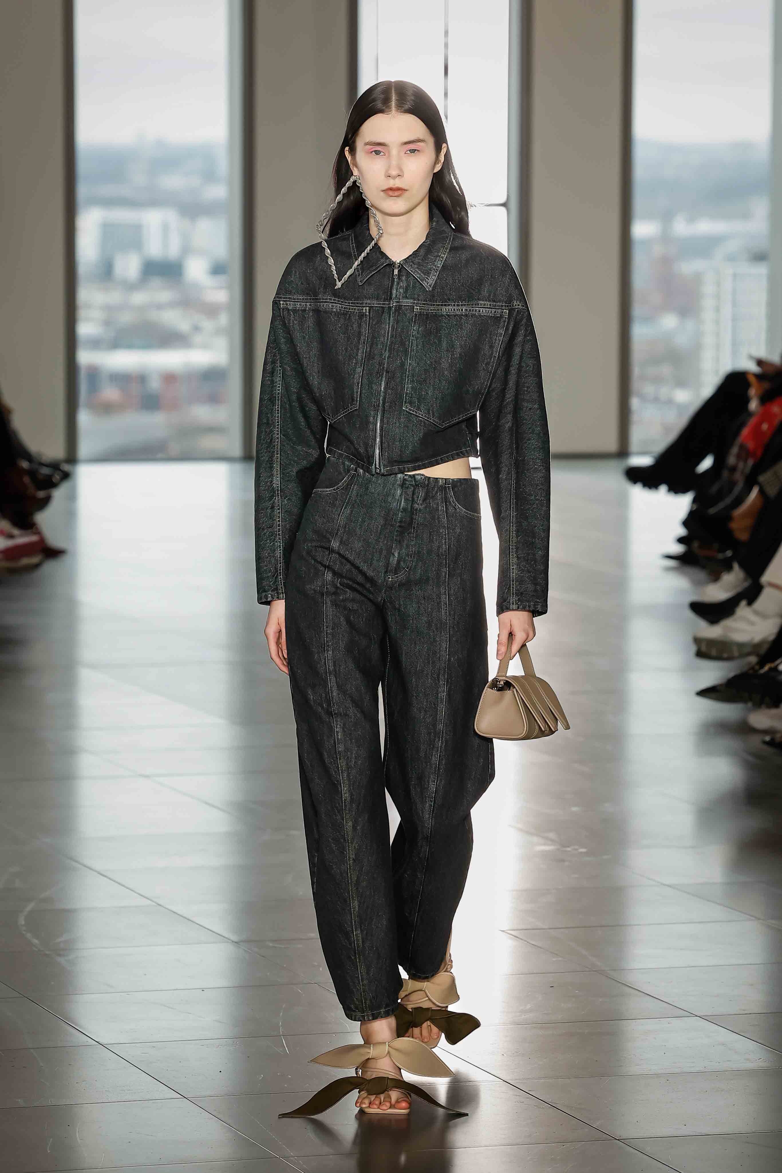 Yuzefy_AW23_runway_press_look_20.jpg