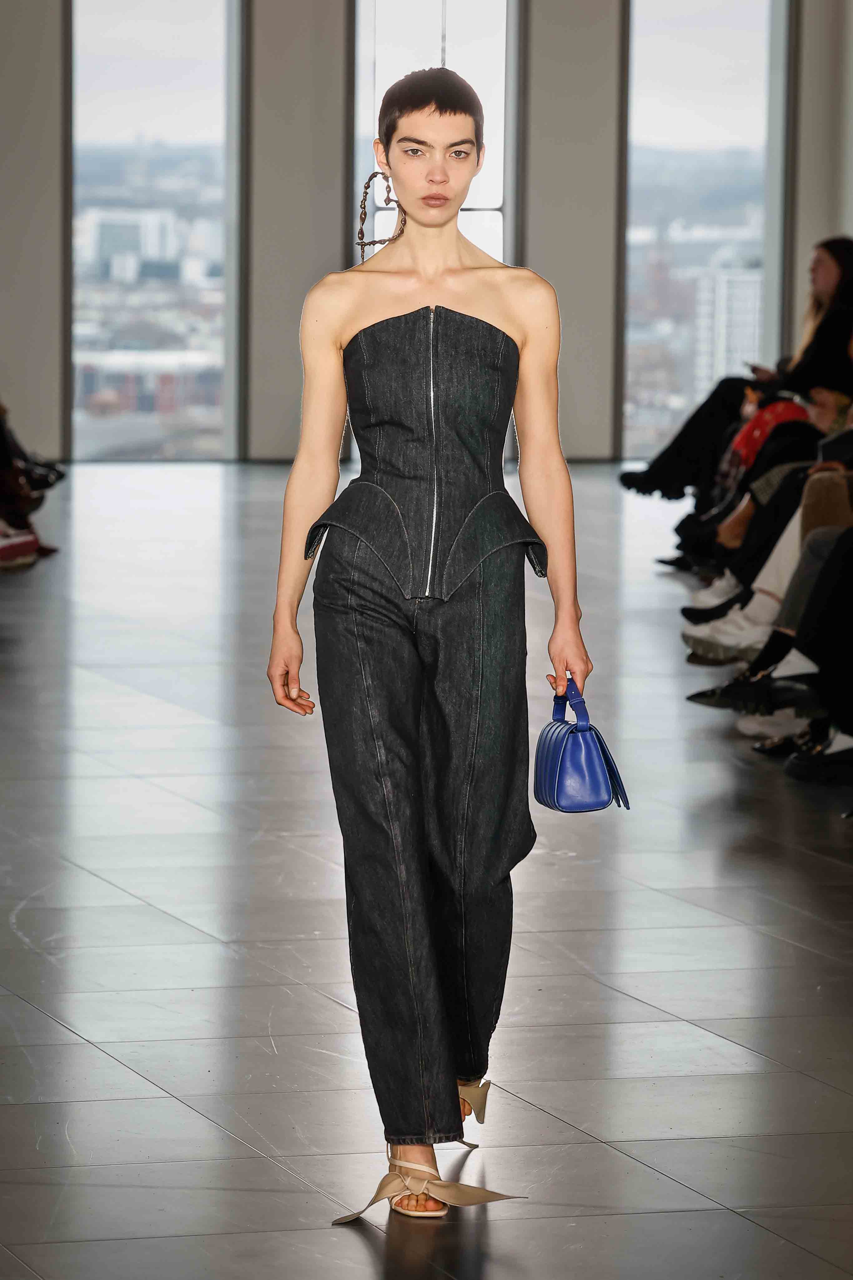 Yuzefy_AW23_runway_press_look_22.jpg